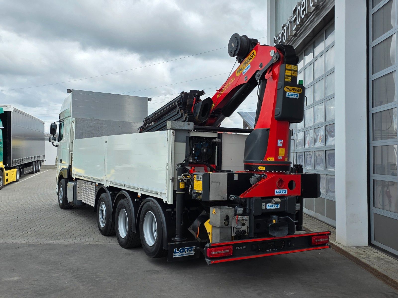Fahrzeugabbildung DAF XF 530 8x2 Palfinger PK 34002 SH+JIB+Winde Funk