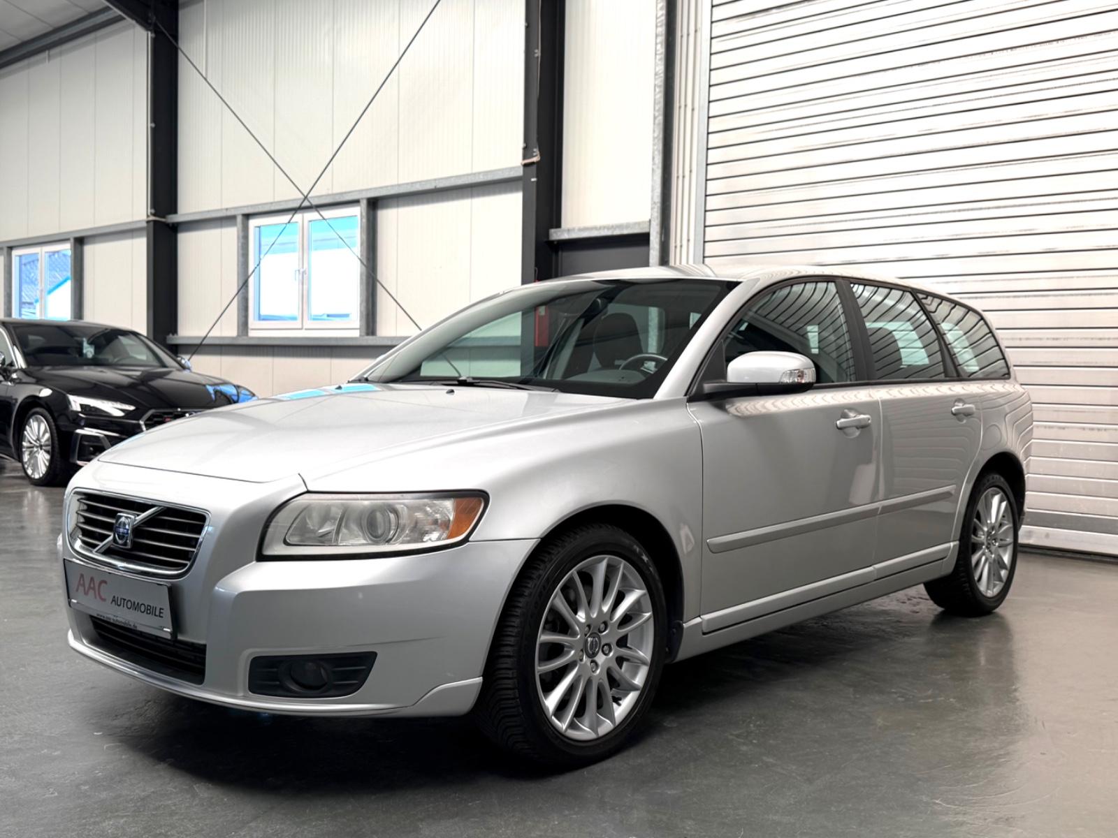 Volvo V50 Kombi 2.0 D DPF Momentum/1.Hand/wenig KM