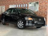 Volkswagen Passat Lim. Highline-2.0TDI-Leder-PDC-4xSHZ - Volkswagen Passat aus 2011: Highline