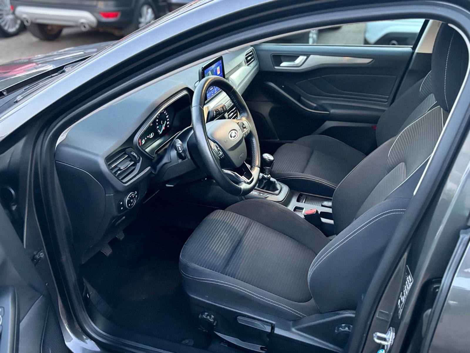 Ford Focus Turn. *Titanium*1.Hand*AHK*TÜV NEU!!