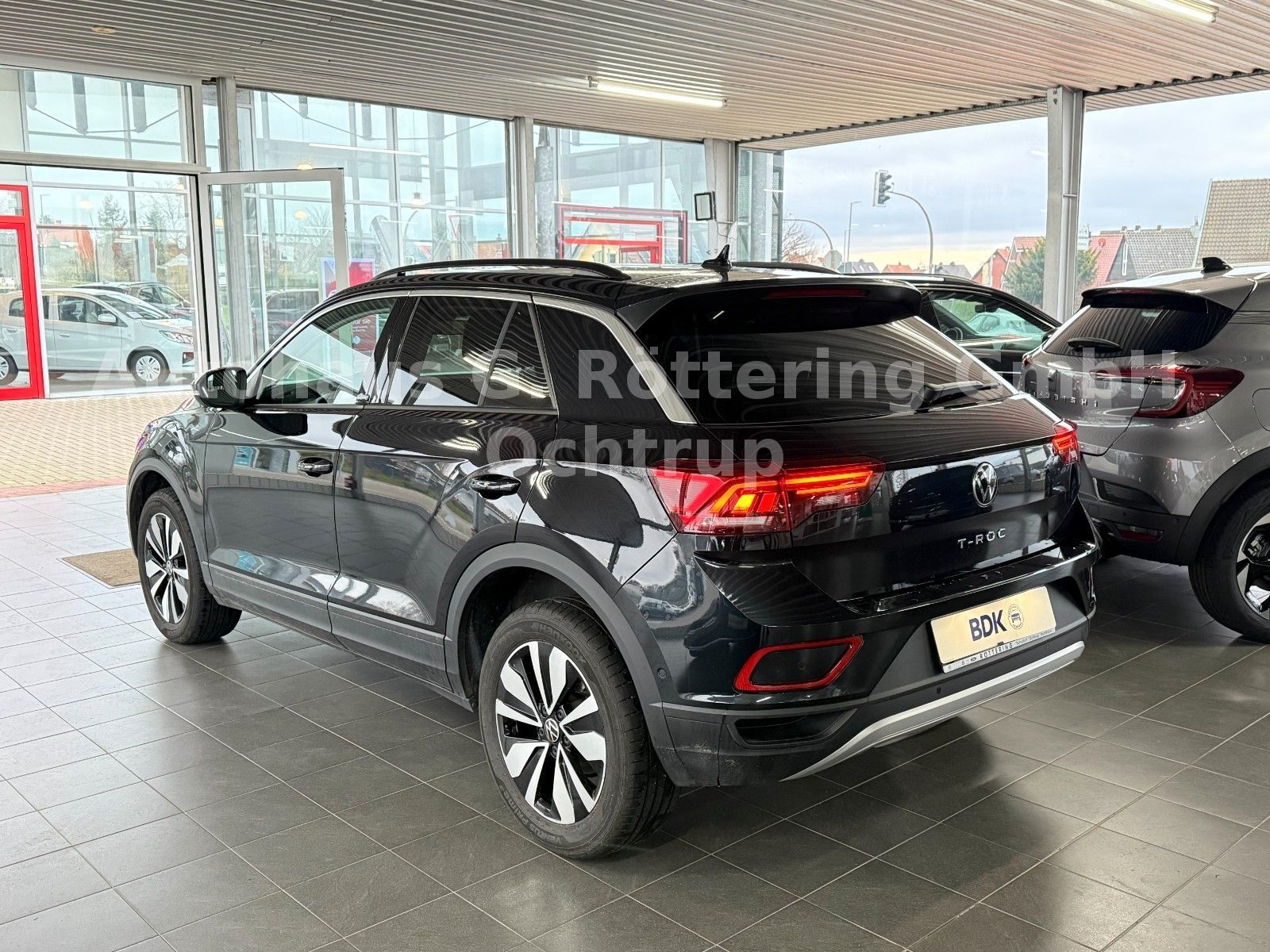 Fahrzeugabbildung Volkswagen T-Roc Move 1.5 TSI DSG LED+NAV+PDC+APP+SHZ+KAM