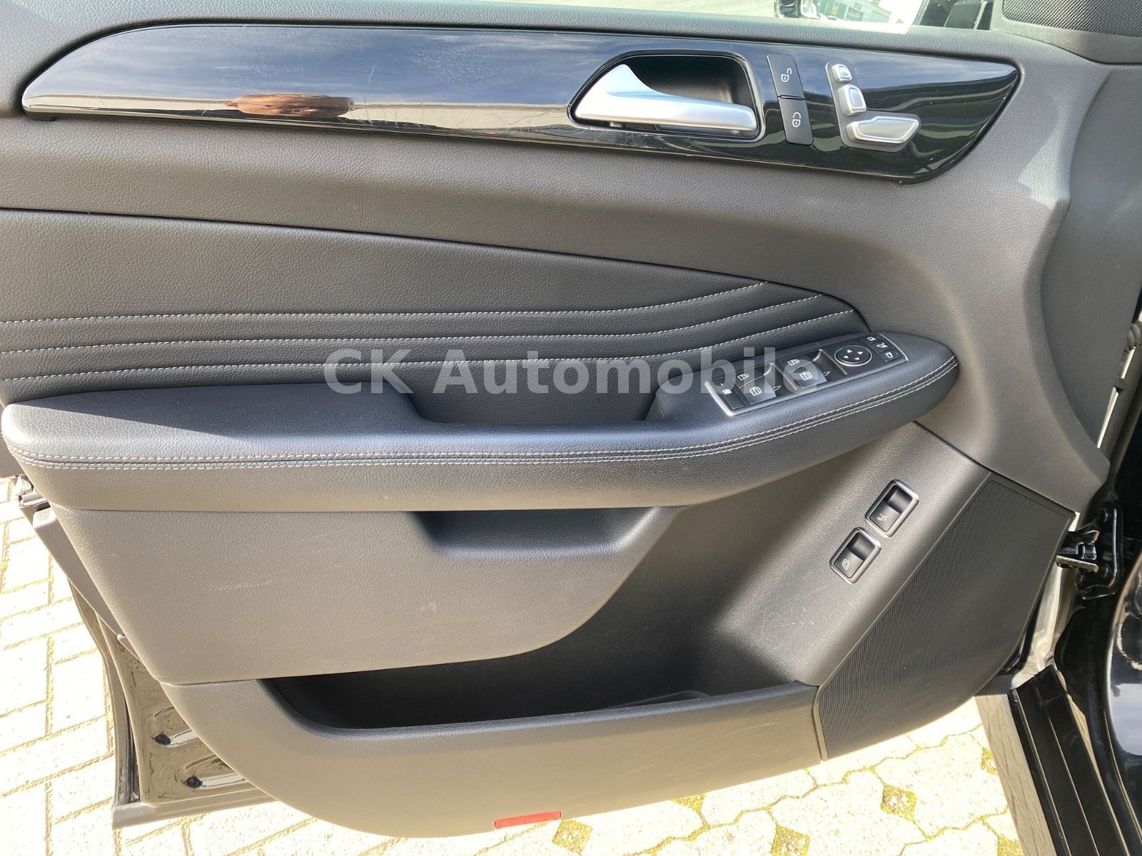 Fahrzeugabbildung Mercedes-Benz GLE 350 d 4Matic AMG Line/Navi/Air Matic/ILS/LED