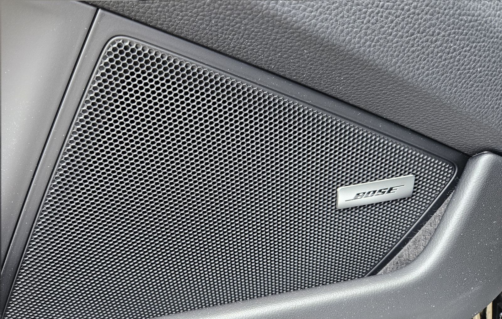 Fahrzeugabbildung Porsche 992 Carrera S GLASDACH+SPORTDESIGN+HD-MATRIX+21"