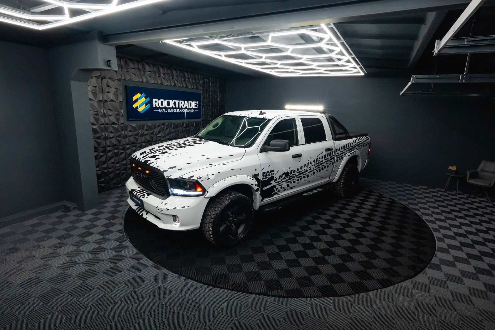 Fahrzeugabbildung Dodge RAM 5.7 V8 HEMI 4x4 OFFROAD Night-Paket *LED*AHK