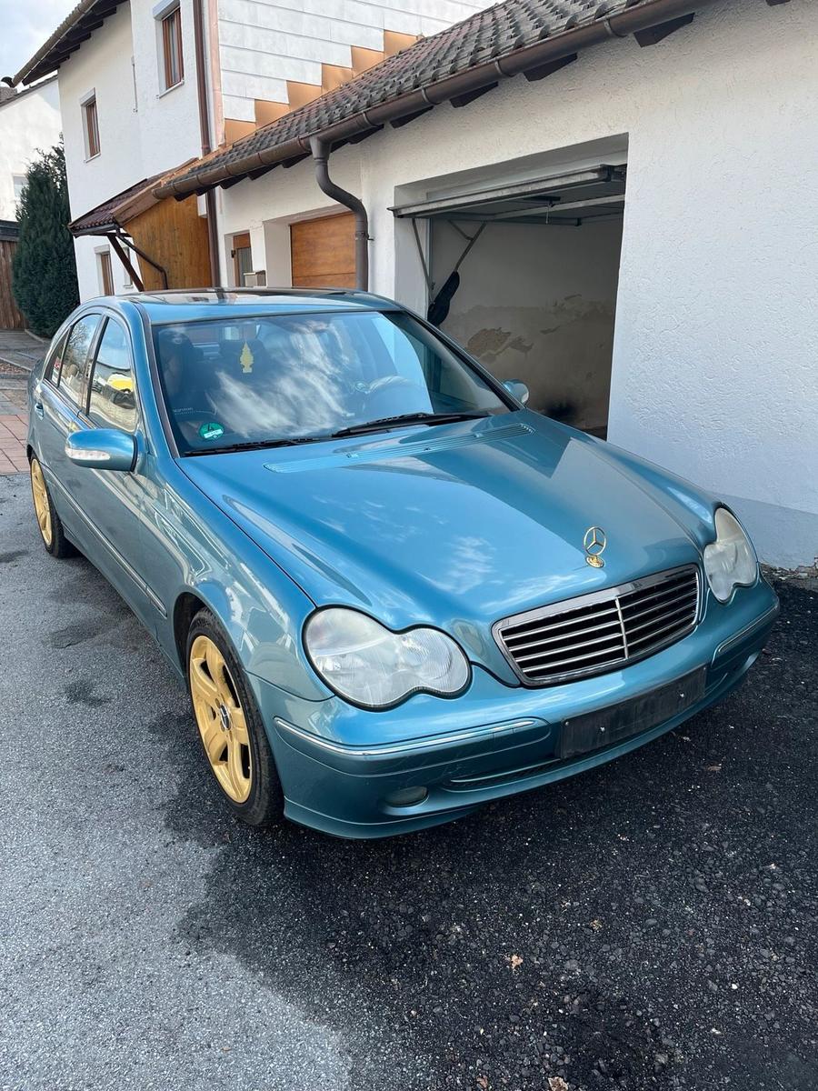 Mercedes-Benz C 240