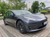 Tesla Model 3 Allradantrieb mit Dualmotor Performa...