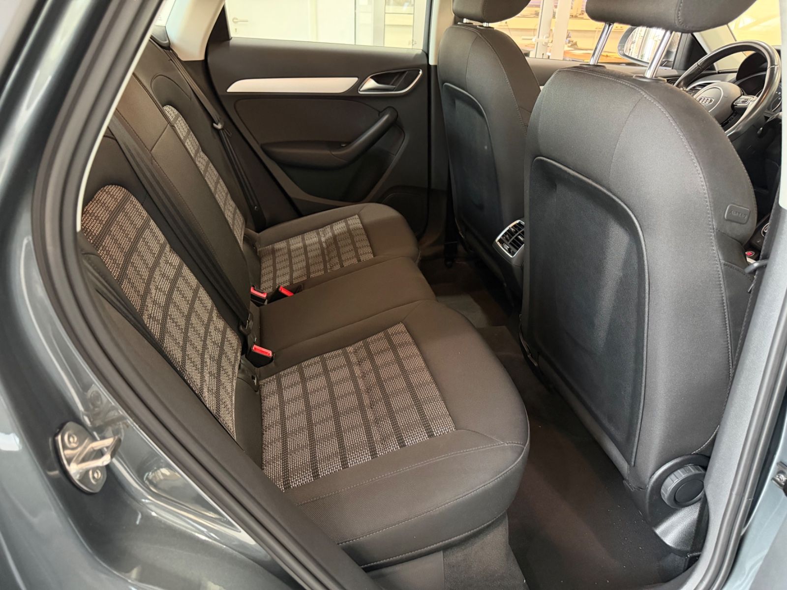 Fahrzeugabbildung Audi Q3 sport