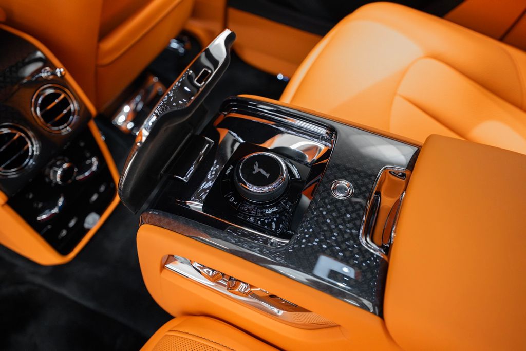Cullinan BLACK BADGE 2026 BLACK/ORANGE 4 SEATS - Bild 22