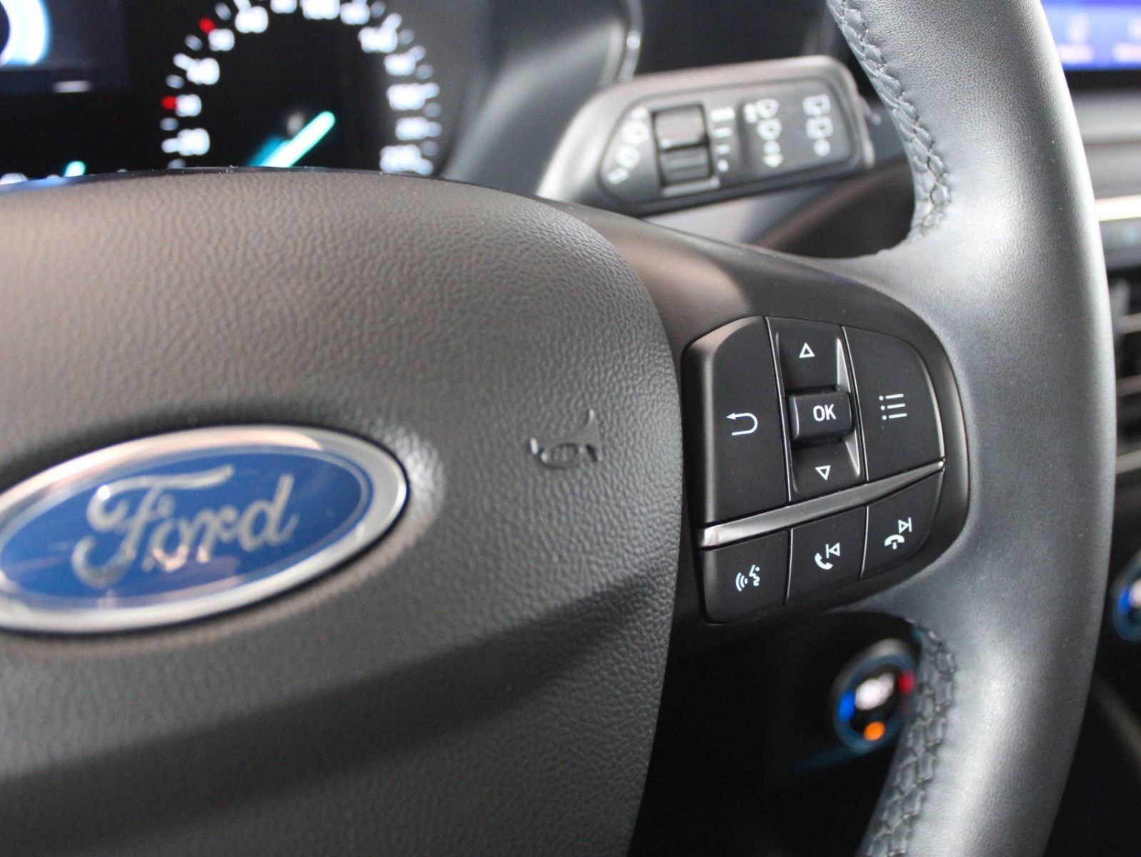 Fahrzeugabbildung Ford Focus Active Turnier LED NAVI WinterPaket uvm.