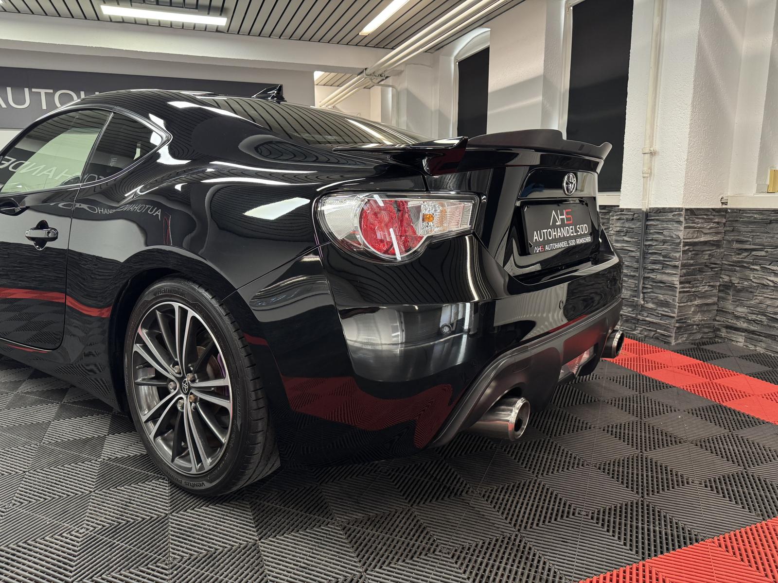 Toyota GT86 2.0 Boxer 200 ch • Propulsion • Boîte manuelle 6 • Xénon • Sièges chauffants • Radars