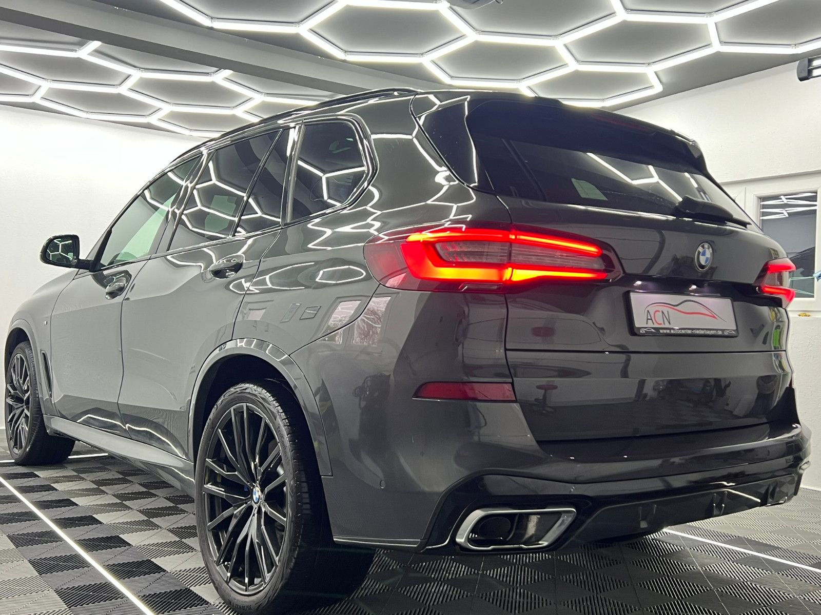 Fahrzeugabbildung BMW X5 xDrive 40 d M SPORT/LASER/AHK/PANO/DRAVITGRAU