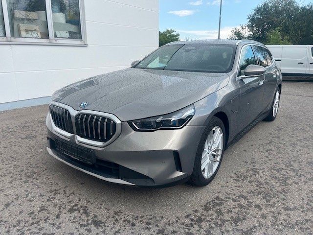 BMW 530 5 Touring 530 e xDrive imagem 3