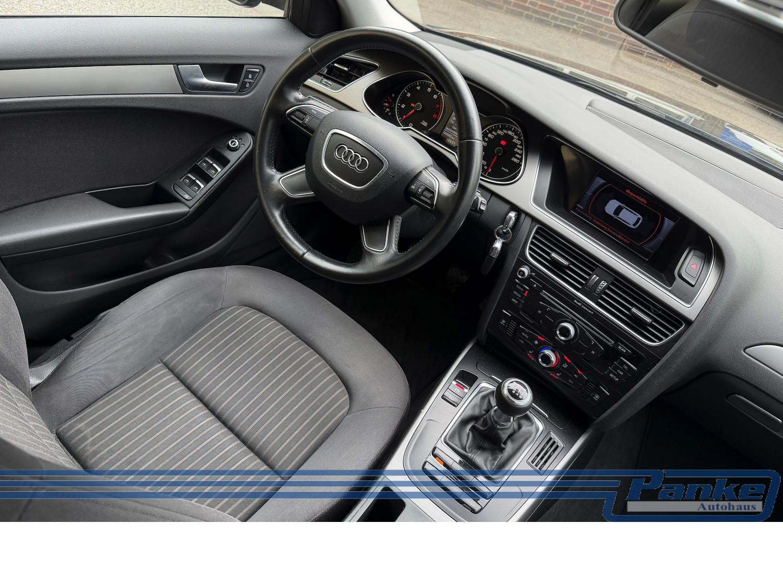 Audi A4 2012 — салон