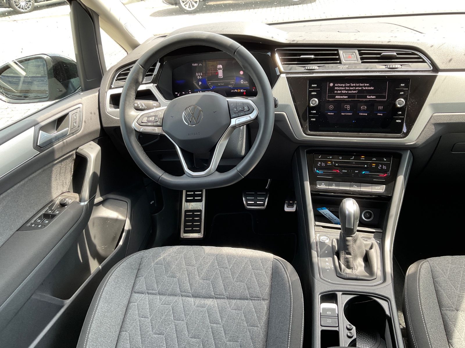 Fahrzeugabbildung Volkswagen Touran 2.0 TDI DSG MOVE,7 Sitze,LED,Kamera,AHK