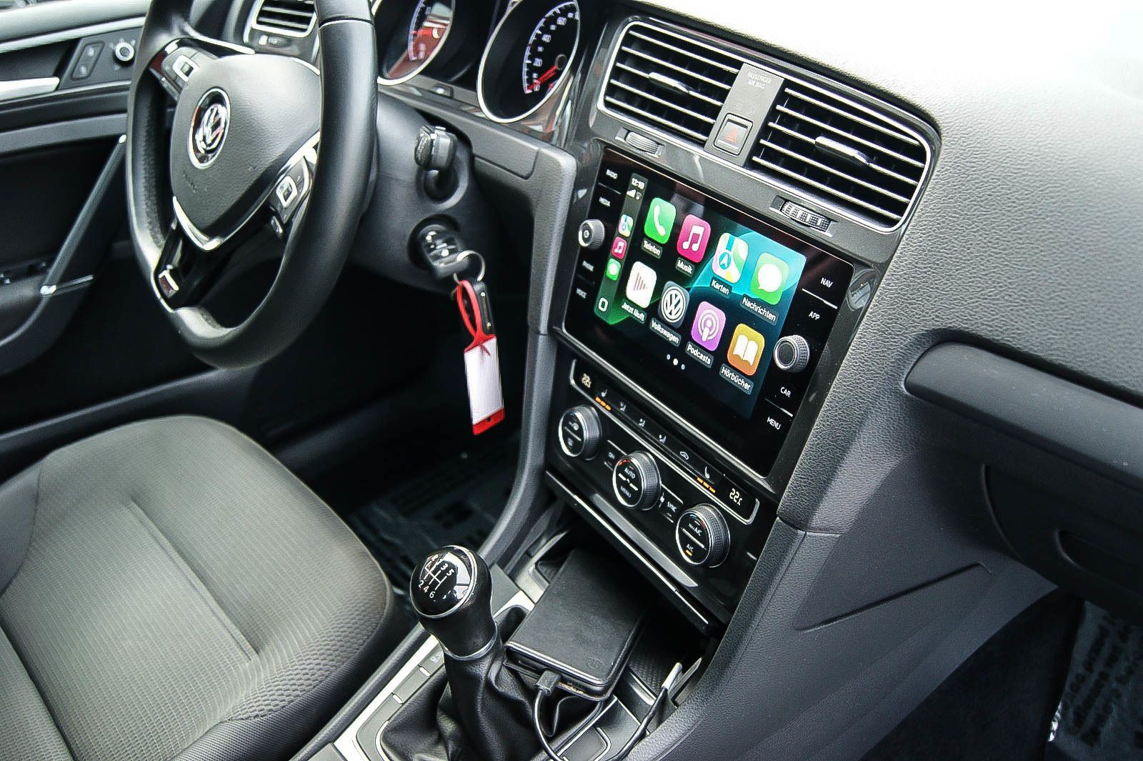 Fahrzeugabbildung Volkswagen Golf VII Variant 1.0TSI SOUND NAVIGATION ACC App