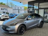 Tesla Model Y Premium Long Range AWD|AHK|EnhancedAP - silberne Tesla Model Y
