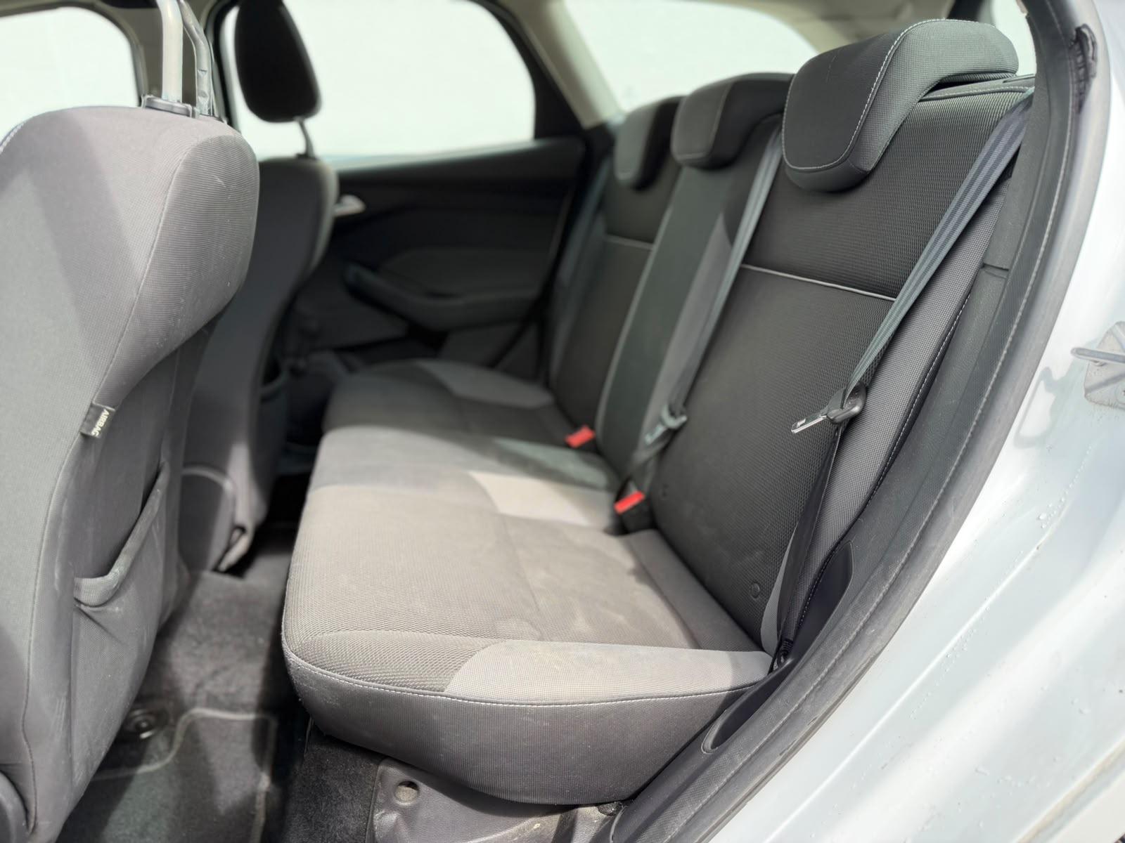 Ford Focus 2013 — photo 19