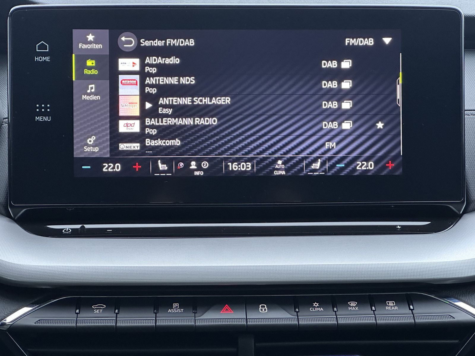 Fahrzeugabbildung SKODA Octavia Combi Clever NAV+LED+PANO+AHK+KAMERA+PP