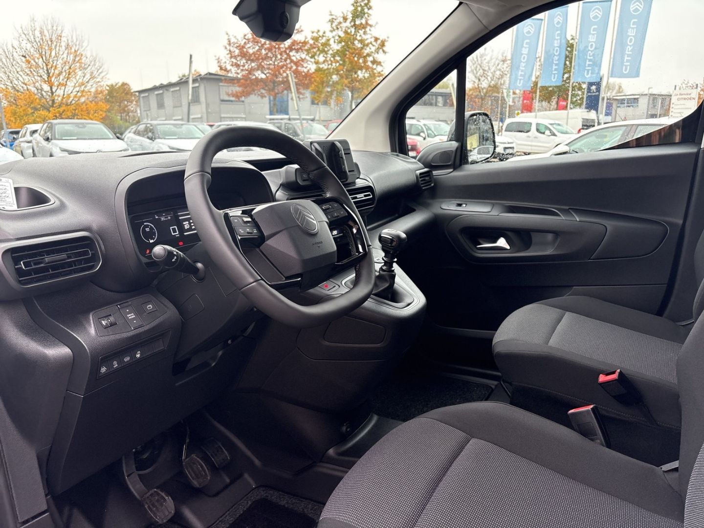 Fahrzeugabbildung Citroën Berlingo KW L2 1.5 BlueHDI 130 S&S SHZ LED DAB