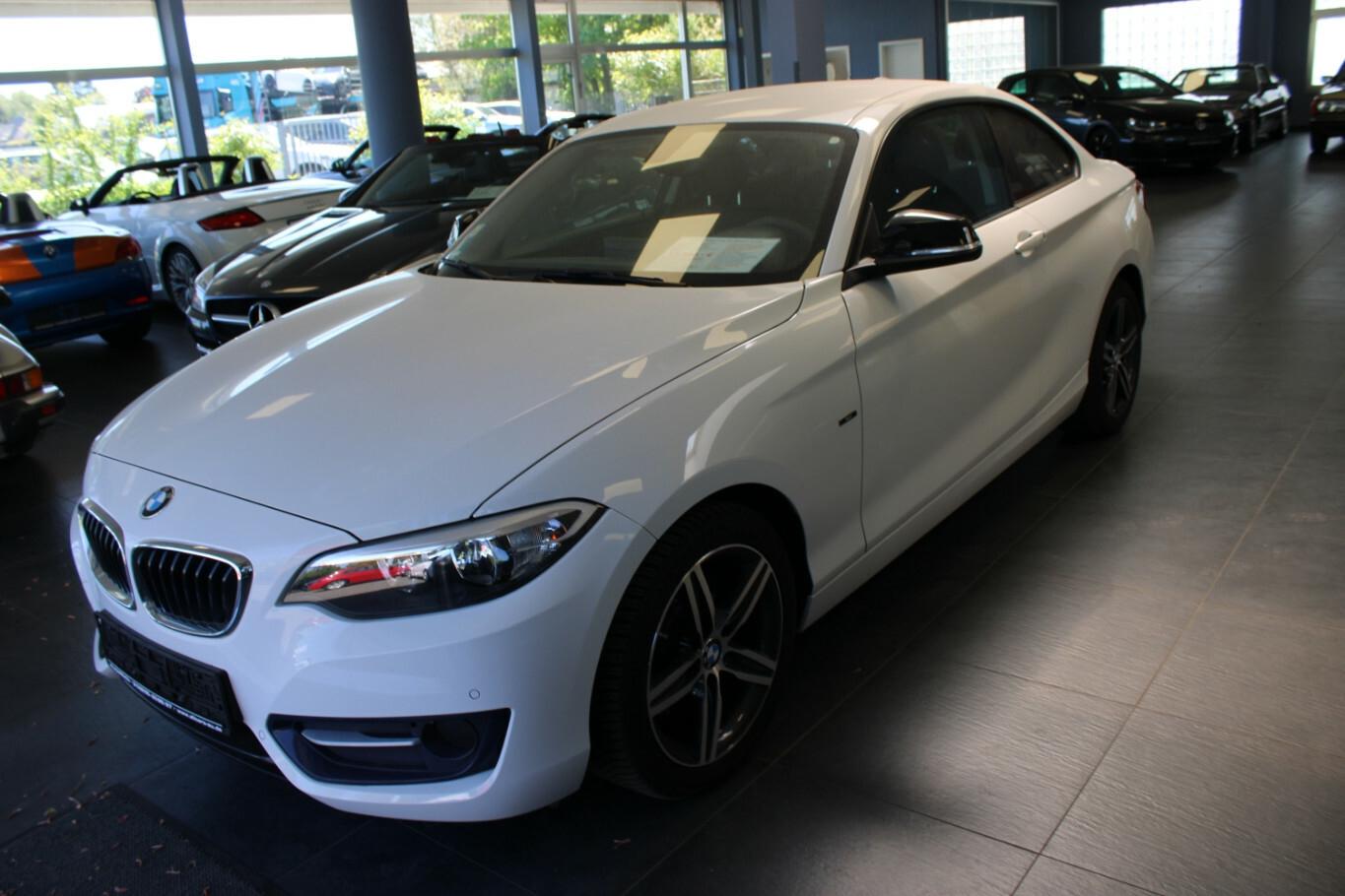BMW 220 220i Coupe Sport Line