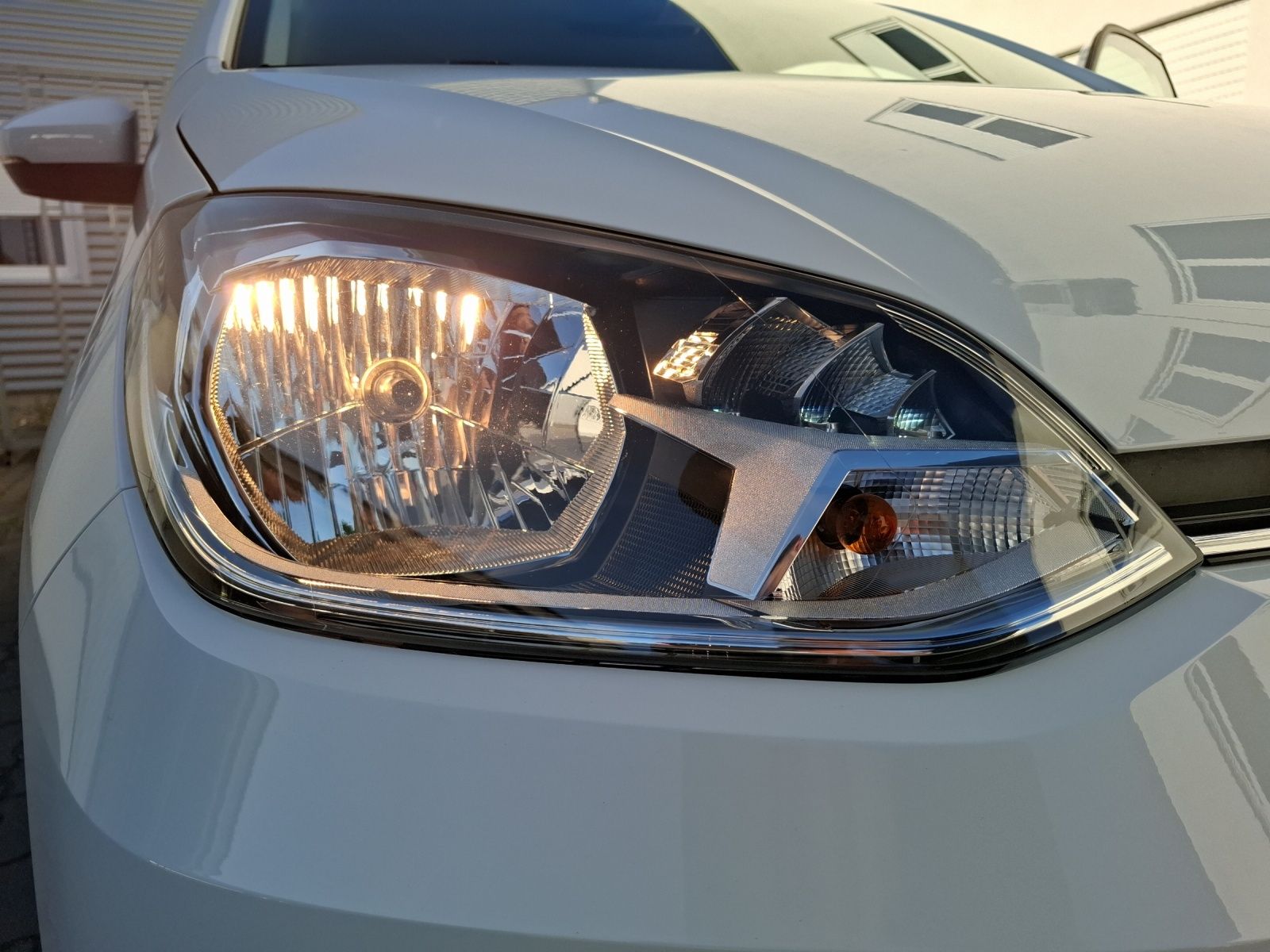 Fahrzeugabbildung Volkswagen up! 1.0 Klima DAB GRA RFK SH