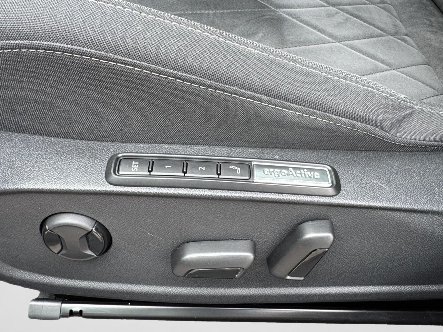 Golf VIII 1.5 TSI STYLE *PANO*NAVI*HUD*KEYLESS*