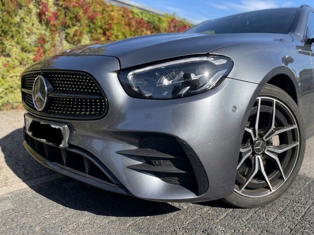 Image of Mercedes-Benz E 300