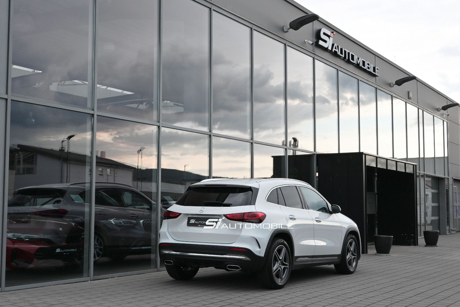 Fahrzeugabbildung Mercedes-Benz GLA 250 DCT AMG Line °DISTRONIC°HUD°STANDHEIZUNG