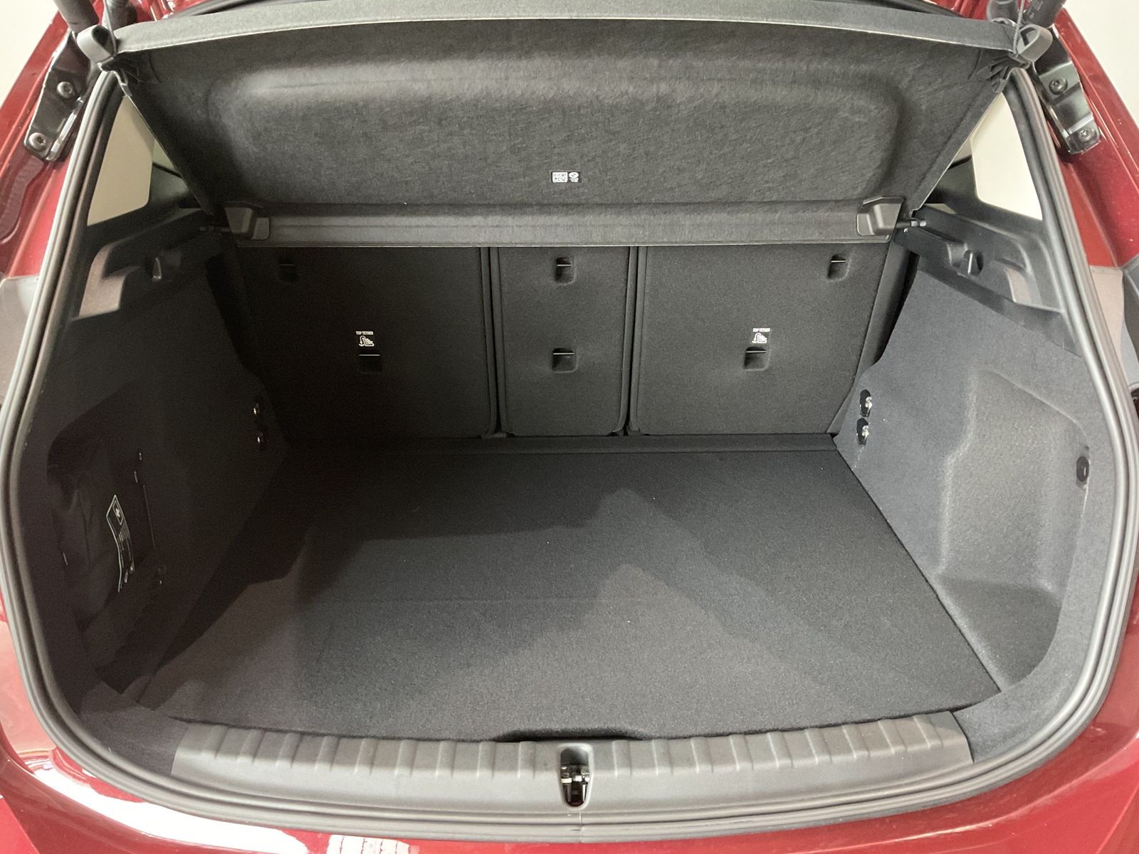 Fahrzeugabbildung BMW 218i Head-Up, Adaptive Scheinwerfer DAB LED RFK