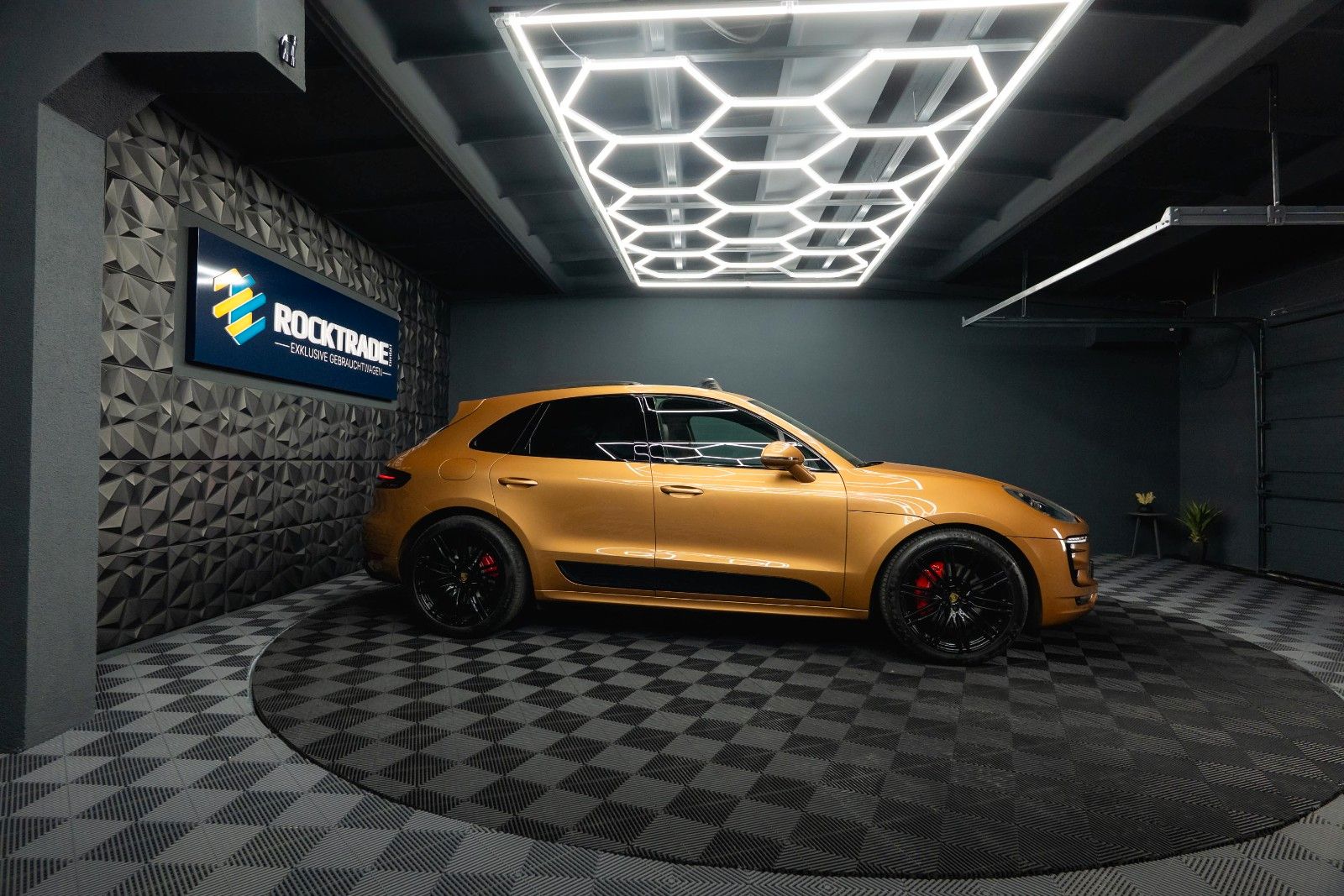 Fahrzeugabbildung Porsche Macan Turbo FENRIR | AURUM | CHRONO+ | LUFT | 21