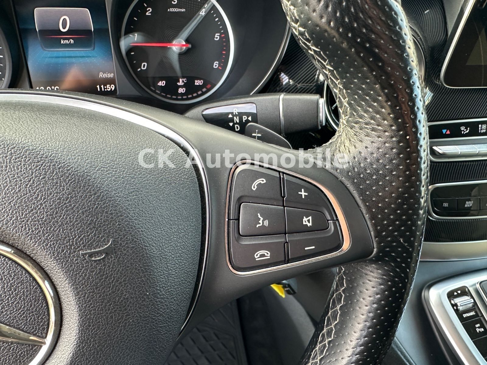 Fahrzeugabbildung Mercedes-Benz V 300d EDITION Kompakt/7 Sitze/Navi/LED/AHK