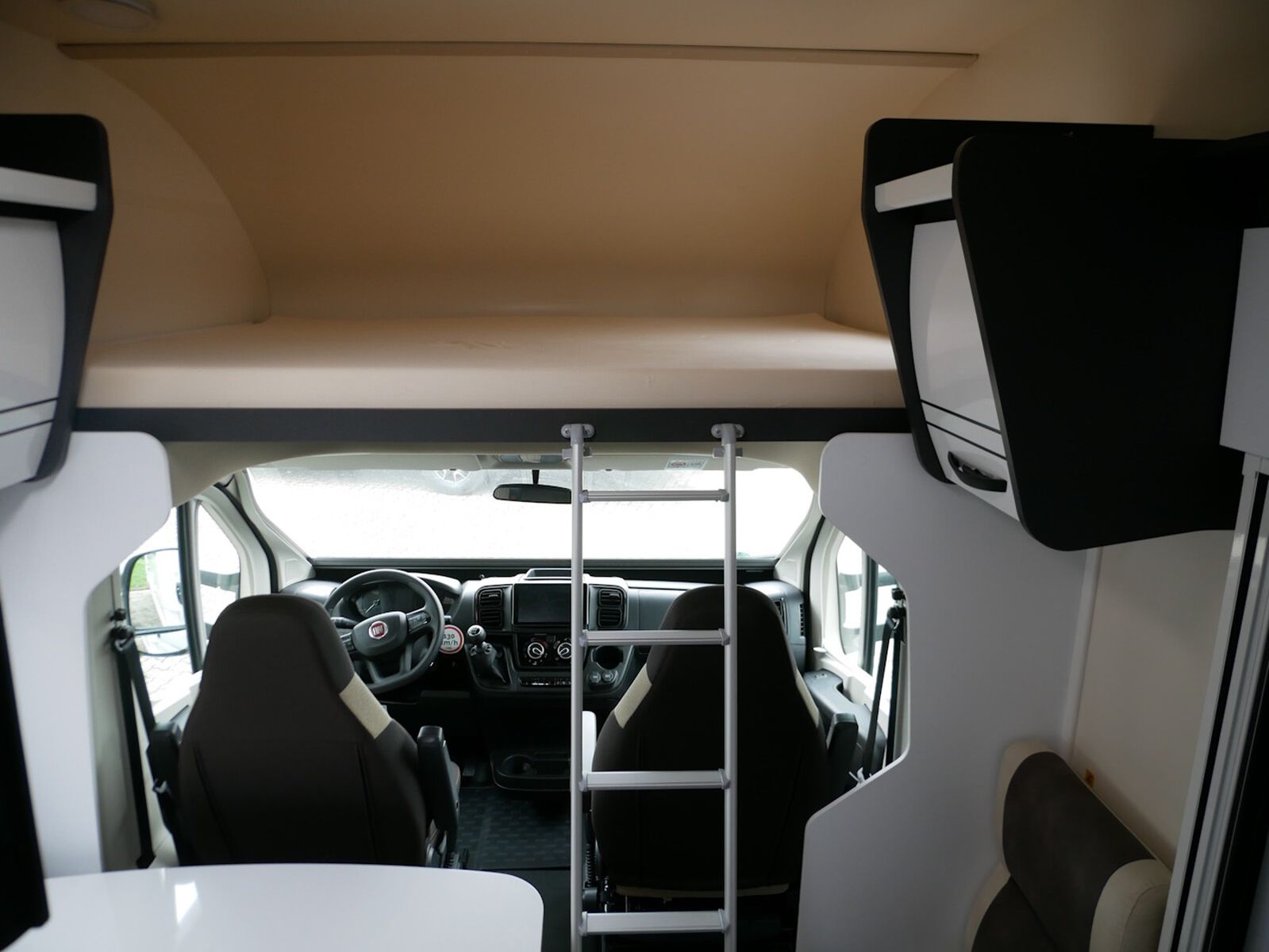 Fahrzeugabbildung Forster A FA699EB Markise/Solar/SAT/Navi/Fahrradträger