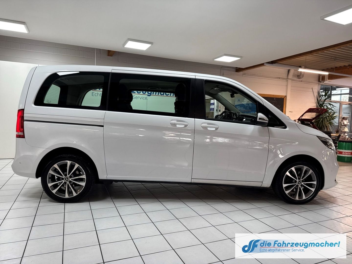 Fahrzeugabbildung Mercedes-Benz V 250 d kompakt LED Blendfreies Fernl. Kurvenlic