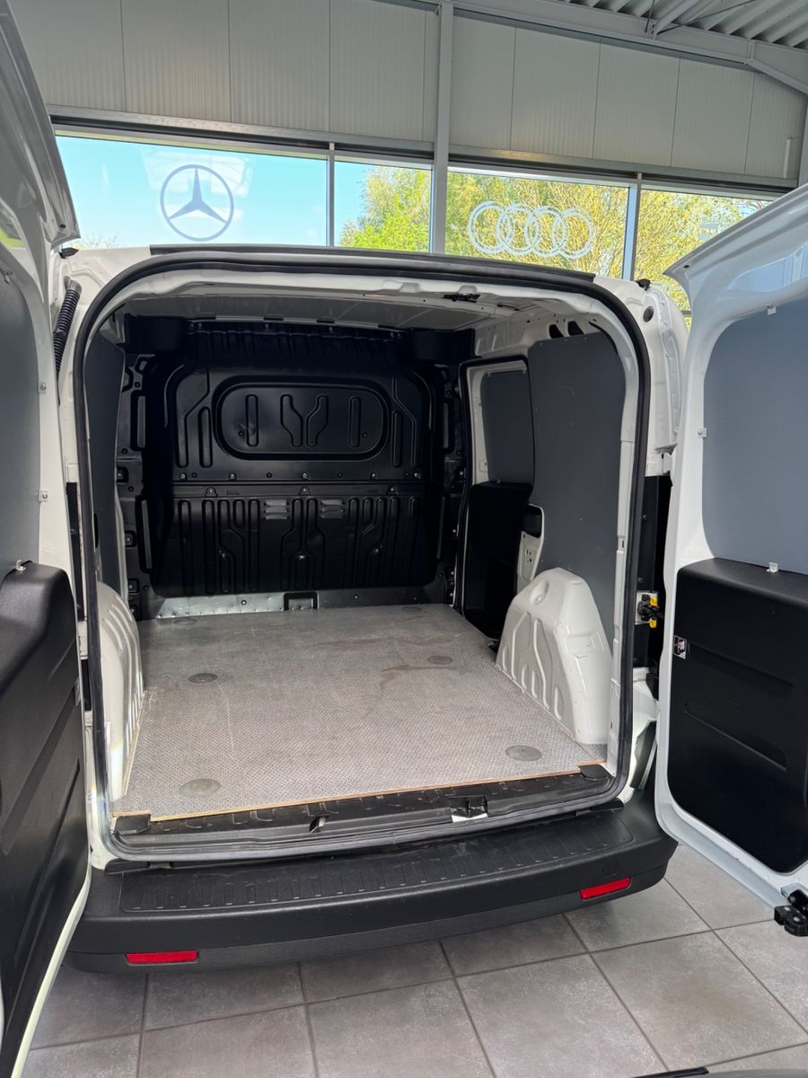 Fahrzeugabbildung Fiat Doblò SX Kasten