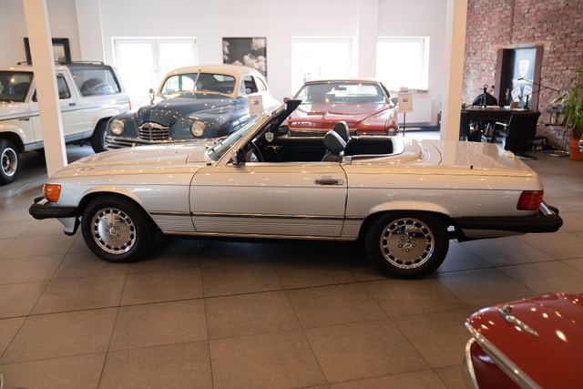 Fahrzeugabbildung Mercedes-Benz SL 560 W107 Cabrio, matching numbers