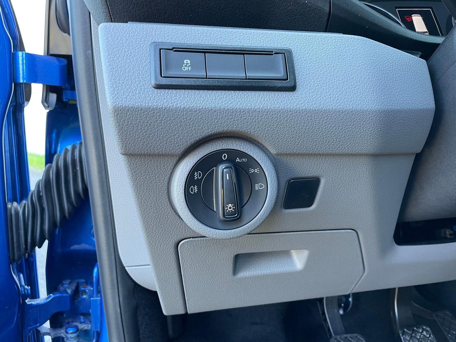 Volkswagen T6.1 Transporter Kombi KR LED STANDHZ ACC NAVI