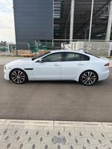 Jaguar XE D200 R-DYNAMIC  - Jaguar XE: R Dynamic
