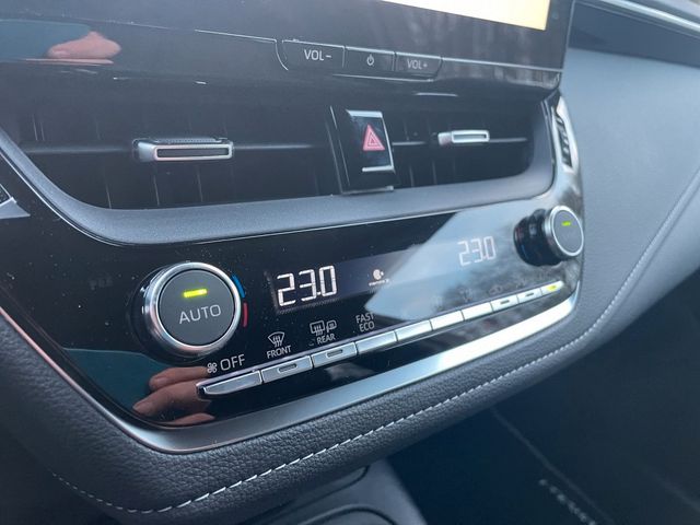 Toyota Corolla TS 2.0 Hybrid Team D *2xPDC*LED*NAV*SHZ*