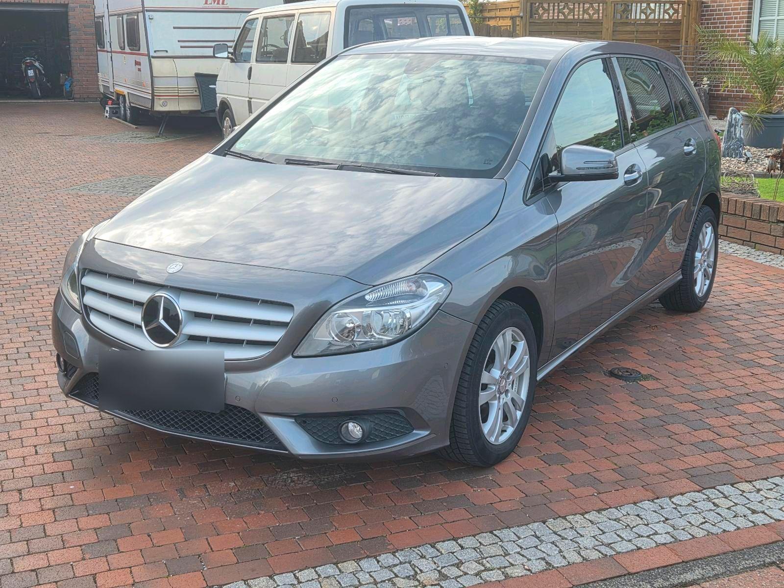 Mercedes-Benz B 180