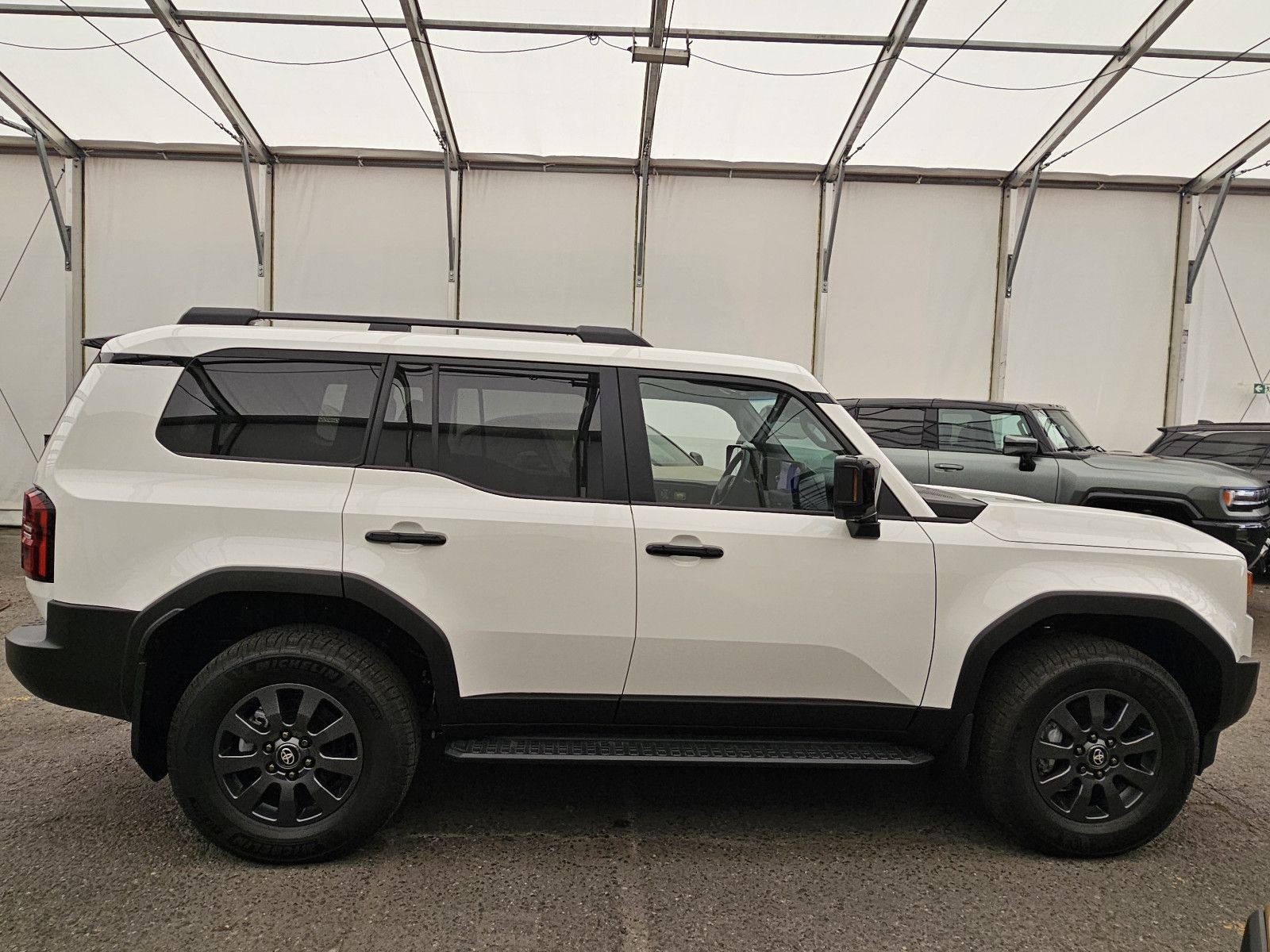 Fahrzeugabbildung Toyota Land Cruiser Premium Hybrid T1 72.000EUR! Stock!
