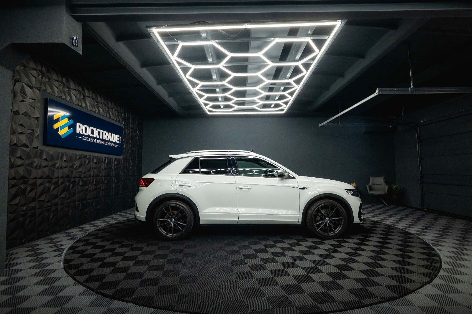 Fahrzeugabbildung Volkswagen T-Roc R 4Motion Performance *ACC*DCC*Pano*LED*