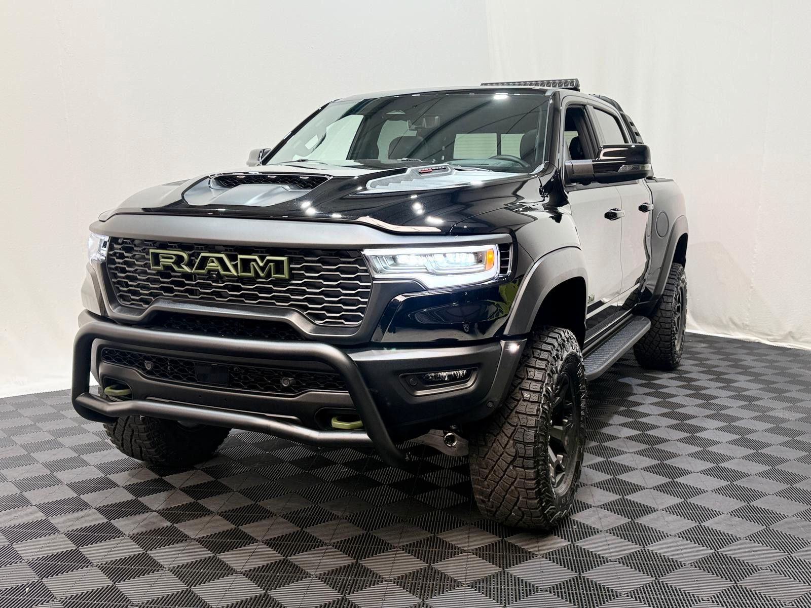 Fahrzeugabbildung Dodge RAM 1500 RHO H/O Olive Edition