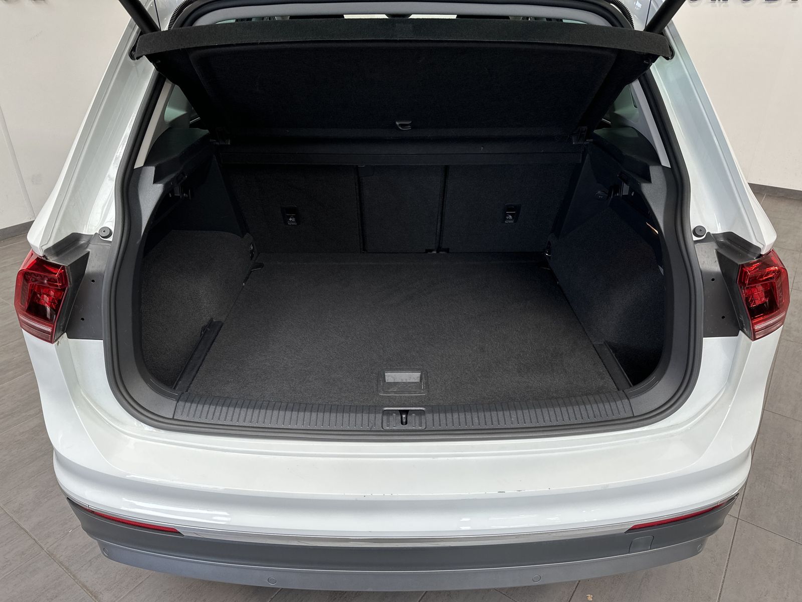 Fahrzeugabbildung Volkswagen Tiguan 2.0 TSI 4M DSG HL NAV+LED+DIGDISPLAY+ACC