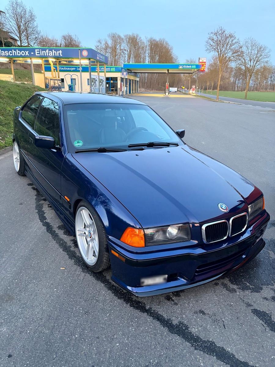 BMW 323