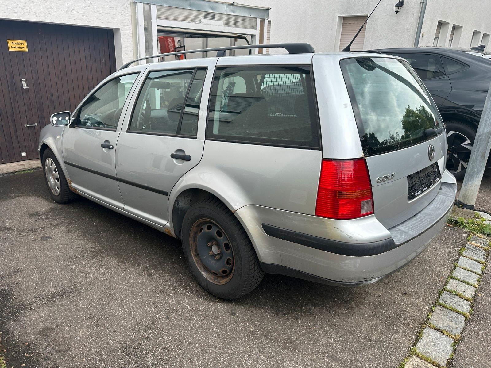 Volkswagen Golf 2004 — interior