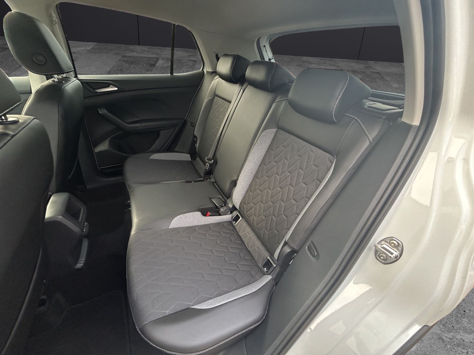 Fahrzeugabbildung Volkswagen T-Cross Goal TSI DSG IQ.Light ACC SH RearView Am