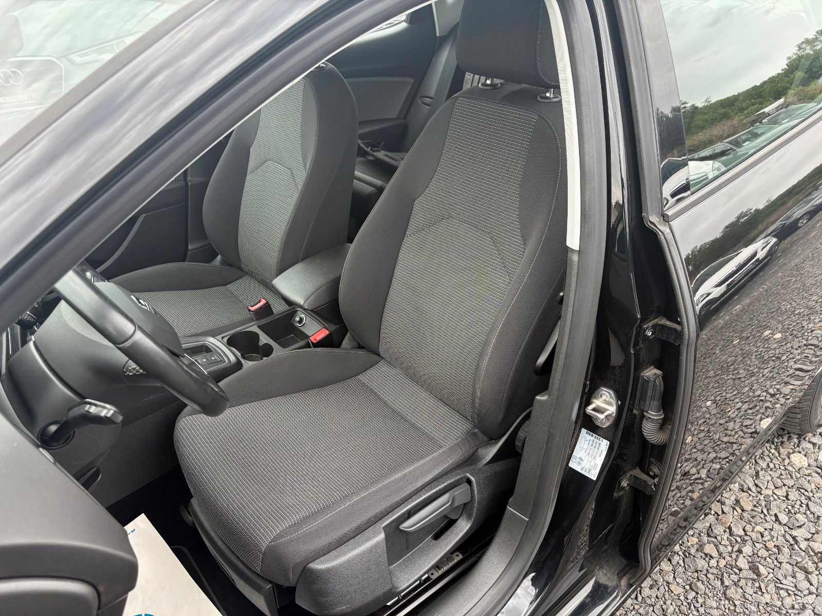 Fahrzeugabbildung SEAT Leon Style 1.4 TSI Klima SHZ Tempomat SPORTLENKR