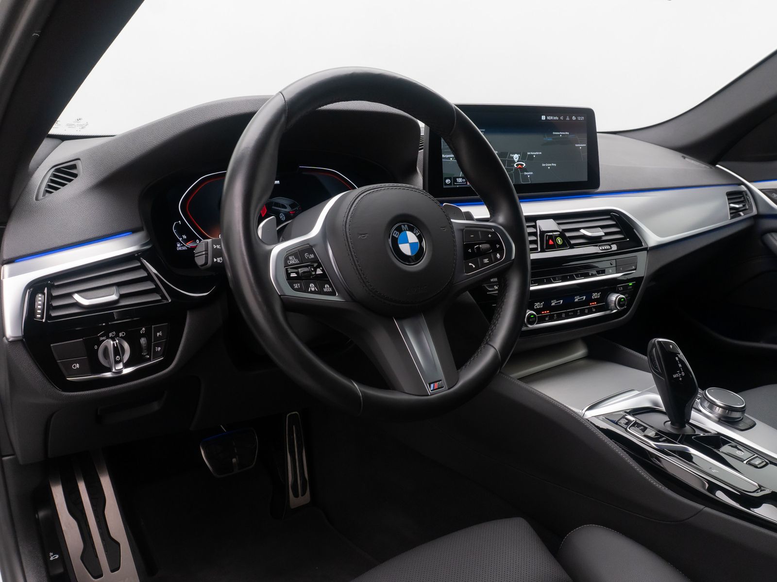 Fahrzeugabbildung BMW 520d xD M Sport HUD Kamera DAB Alarm AHK 18Zoll