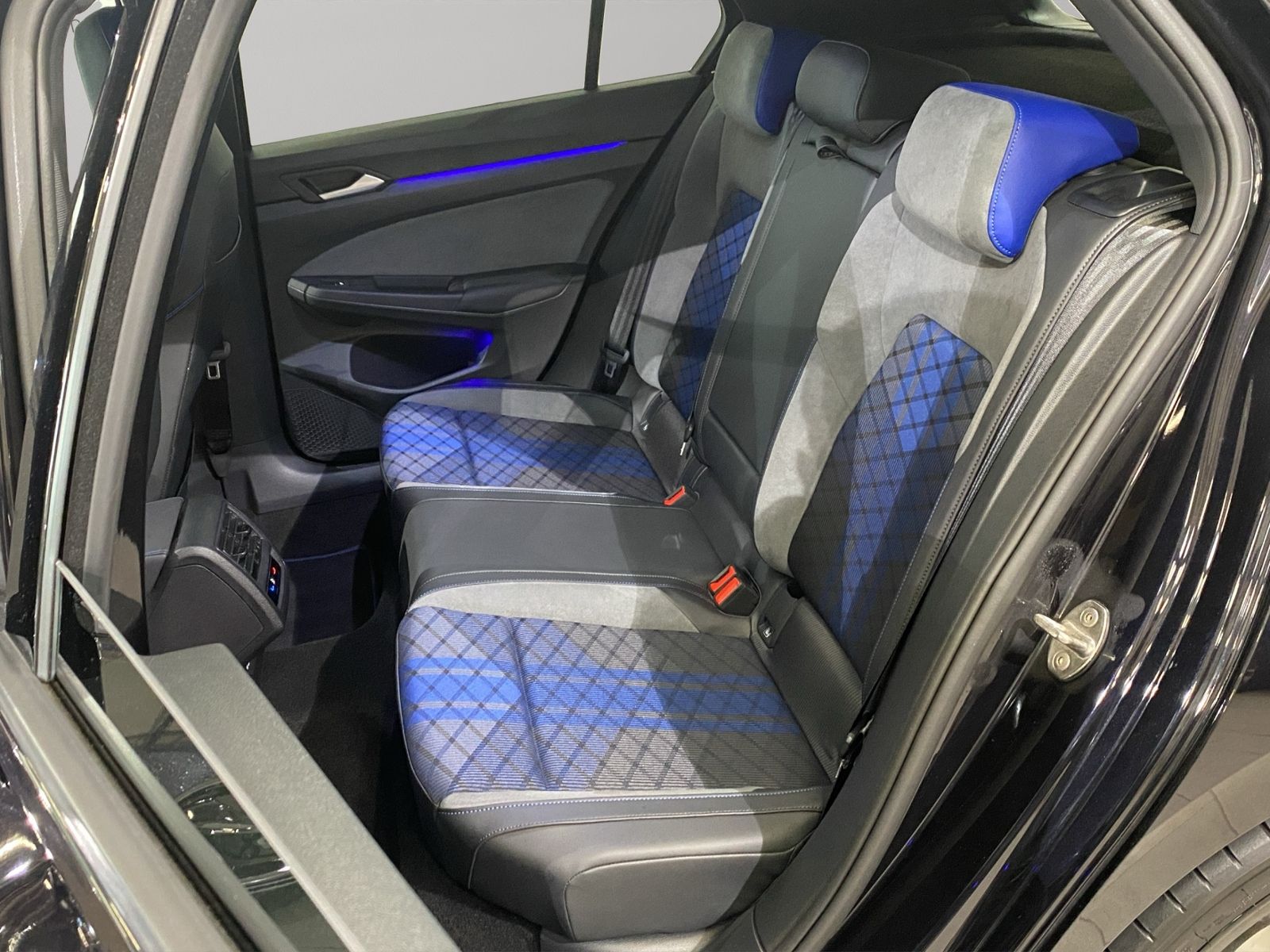 Volkswagen Golf VIII R Performance 2.0 TSI DSG 4Motion foto 9