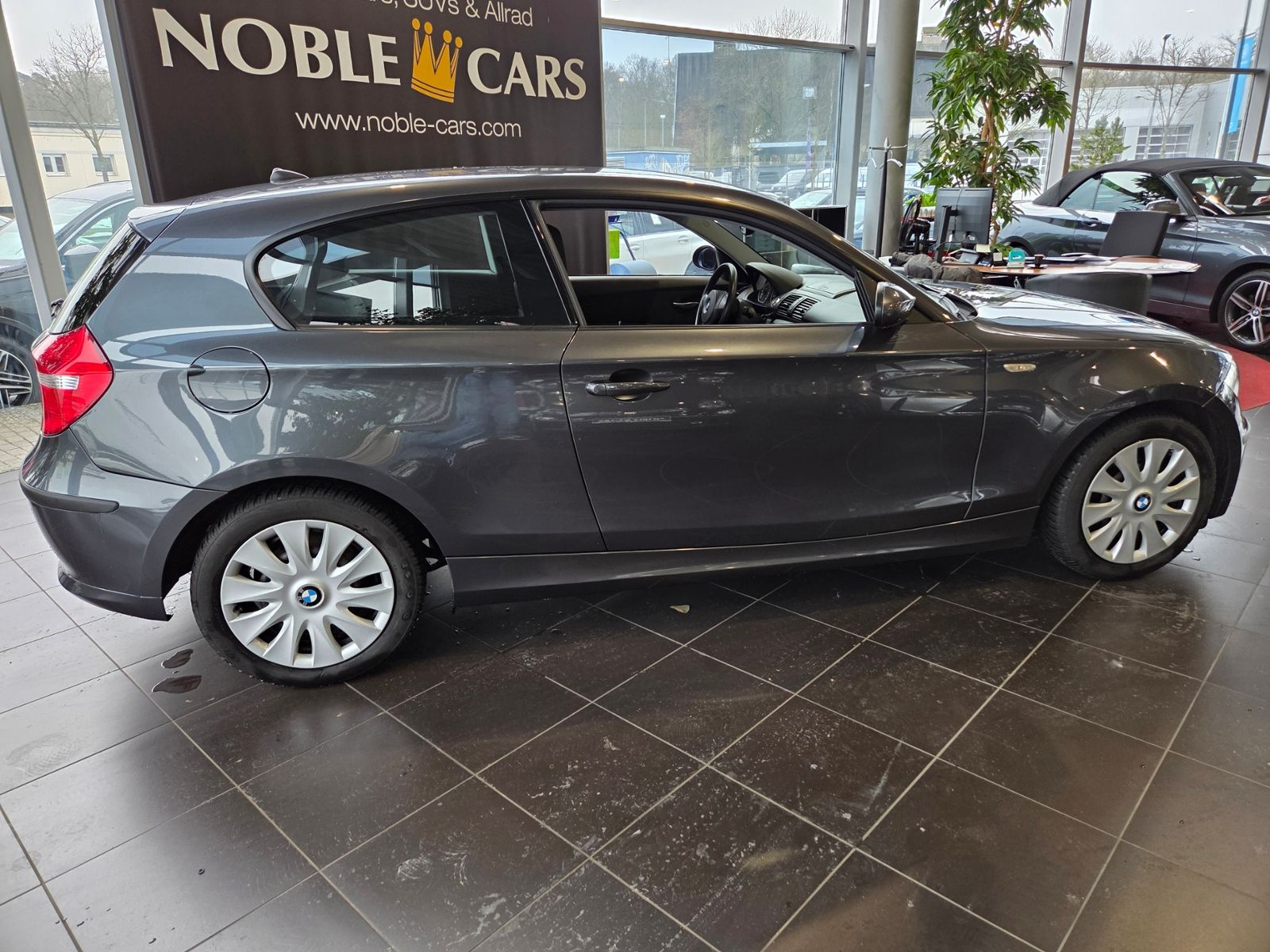 Fahrzeugabbildung BMW 116i Limousine KLIMA SHZ ALU - KM-Original